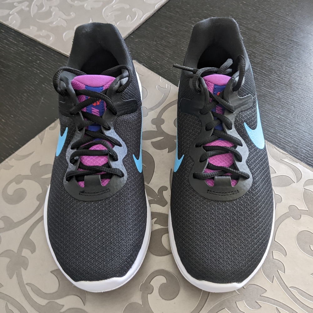 NWOB Nike Women's Revolution 6 Running shoe, 9 US, Black/White/Blue/Purple - Picture 2 of 5